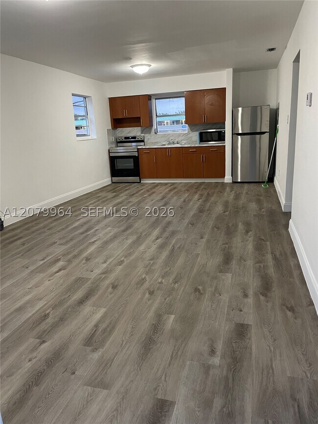 633 NW 23rd Pl Unit 2
