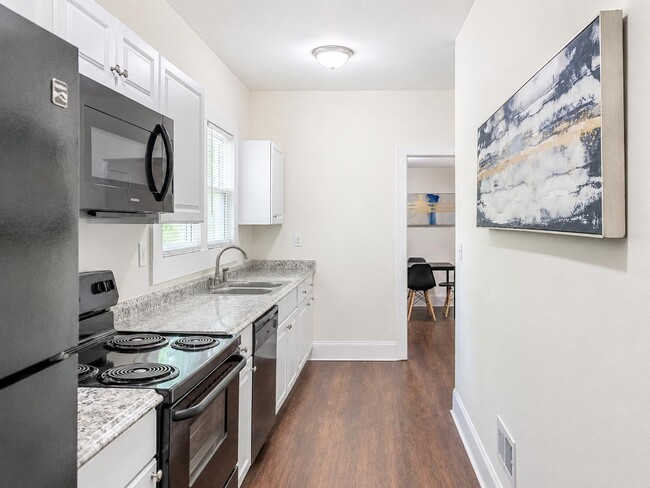 Photo - 753 Charlotte Pl NW