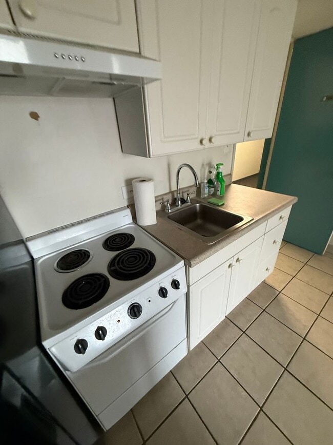 Photo - Rarely Available 1-Bedroom Apartment for Rent at Queen’s Villa