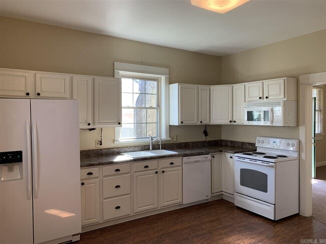 Photo - 303 Rosetta St