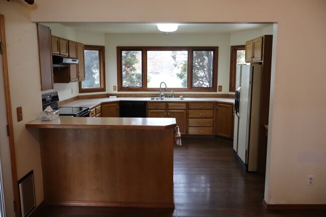 Photo - Spacious Home with Large pet friendly yard