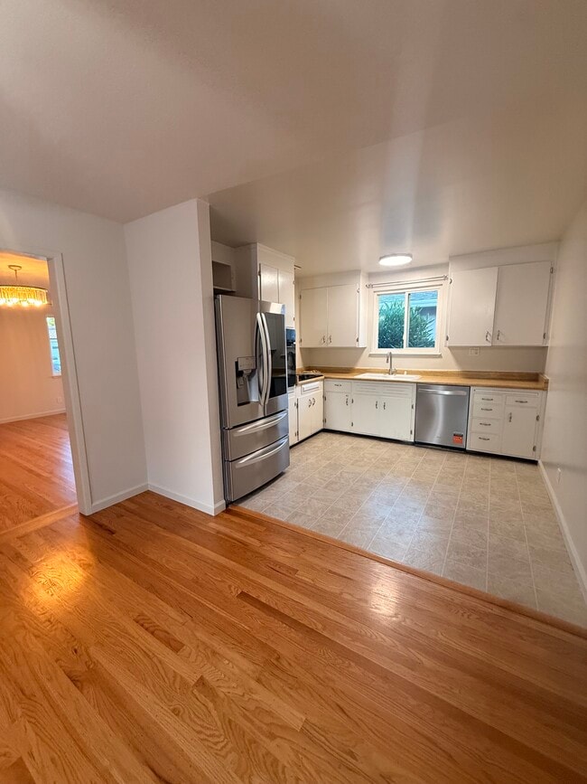 Photo - 212 E Hemlock Ave