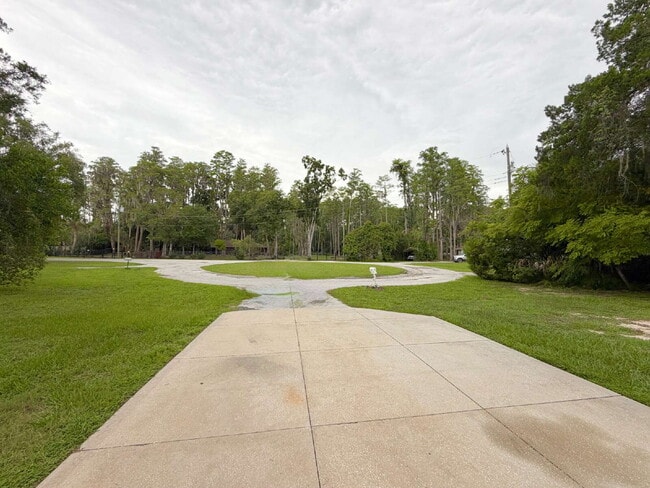 Photo - "Charming 3-Bedroom Gem in Land O' Lakes – Your Cozy Retreat Awaits!"