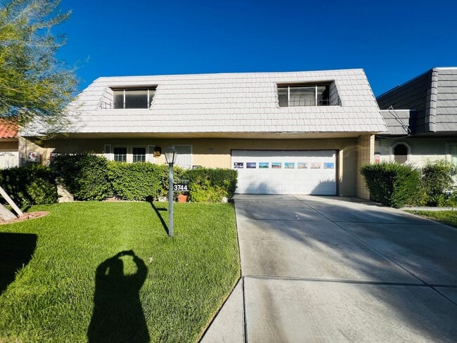 Building Photo - 2 Bedroom Duplex, near UNLV- Utilities Included!!