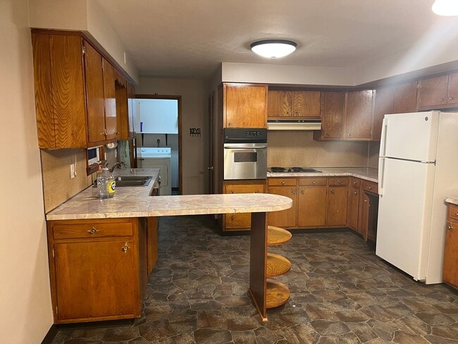 Photo - 2006 White St