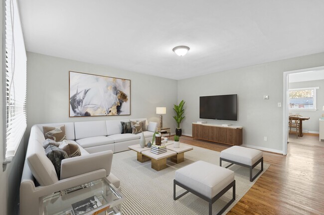 Photo - SH302-Chamberlain Oaks Apartments (CHO)