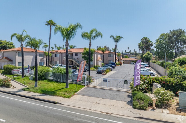 Entrada de la propiedad - The Village at Lakeside (55+ Community)