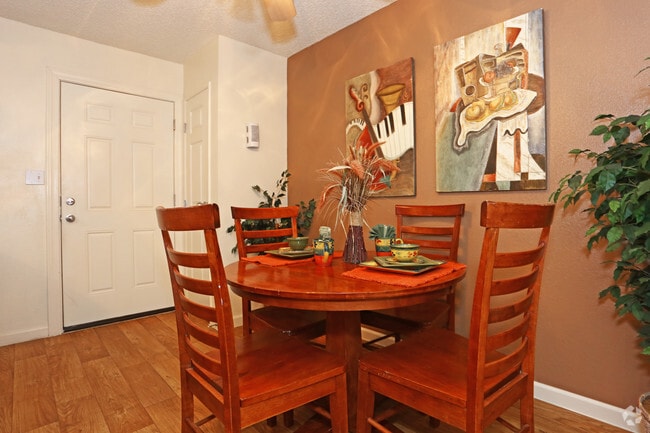 1BR, 1BA - 600 SF