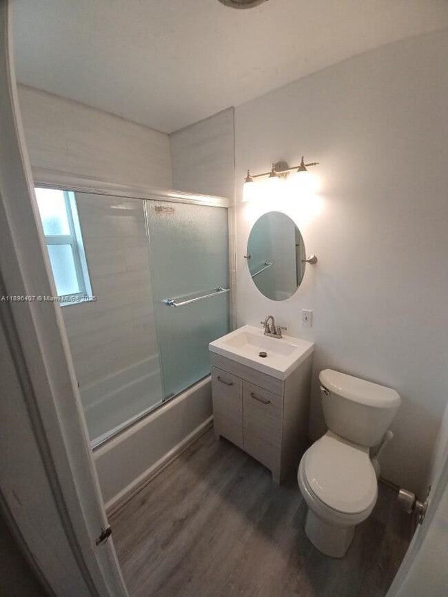 Photo - 3670 SW 20th St