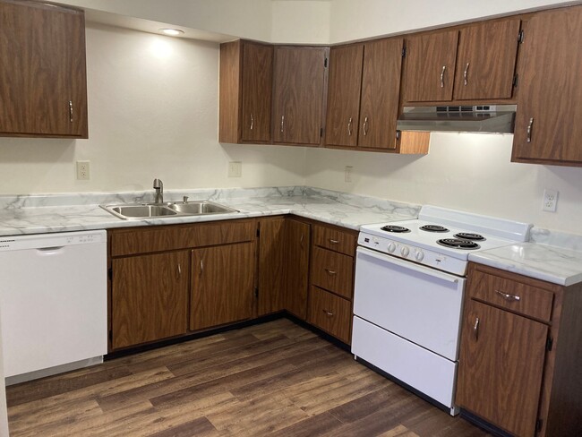 Building Photo - Immaculate Updated 2 Bedroom with 1 Bath w... Rental
