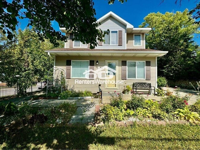 Building Photo - 1435 University Ave