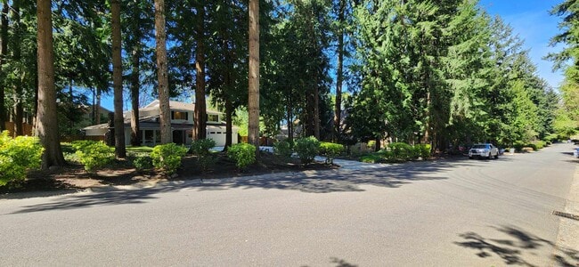 Photo - 2417 Sahalee Dr W