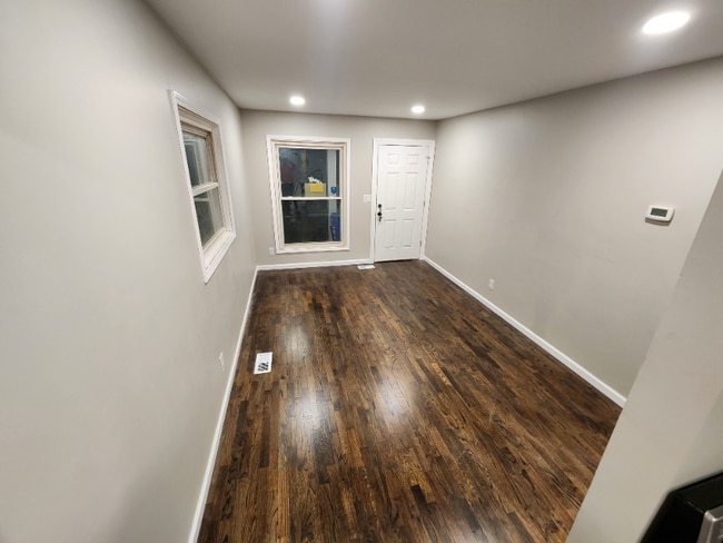 Photo - 2083 E Schumacher St