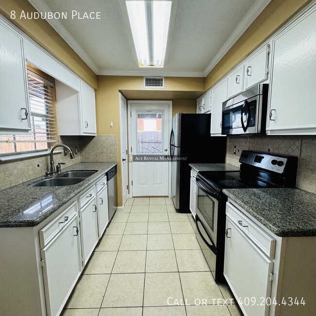 8 Audubon Pl