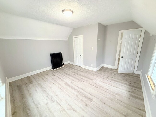 Photo - 1305-1307 Avon Unit 1305 (Upper)