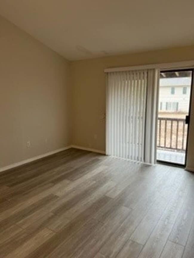 Photo - Condominium in Greenbrier. Available immediately! Conveniently located near the U of M. Newly ren...