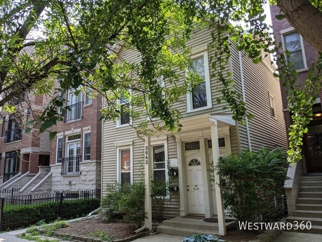 Building Photo - 3642 N Damen Ave Unit 1R