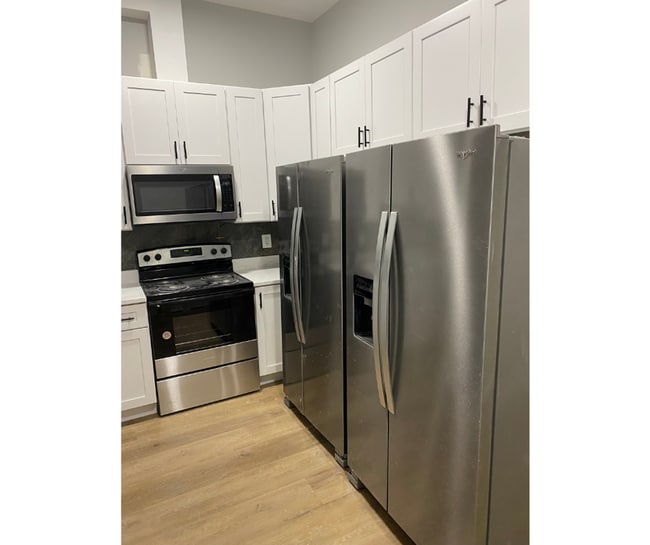 Photo - 2326 McCulloh St Unidad F  W/Bath Available $850 F  Private Bath