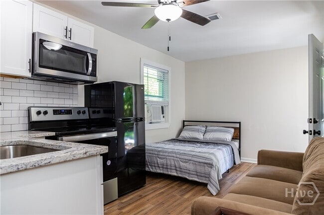 Building Photo - 217 Wesley St Unit B Rental