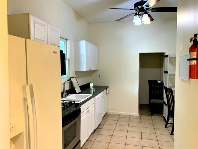 Photo - 569 10th St NW