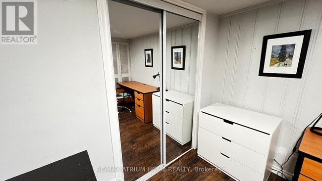 Photo - 949 Willowdale Ave