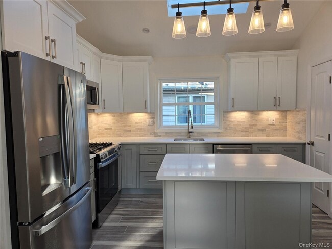 Photo - 451 E Pine St Unit upper