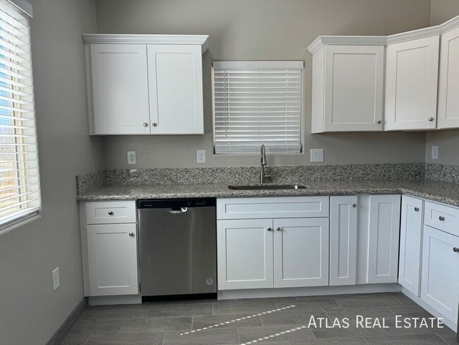 Photo - 802 E 35th St Unidad 2