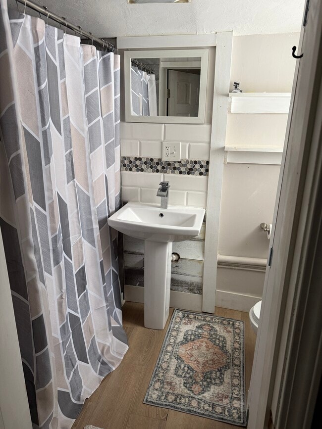 Photo - 7086 Lakeshore Rd