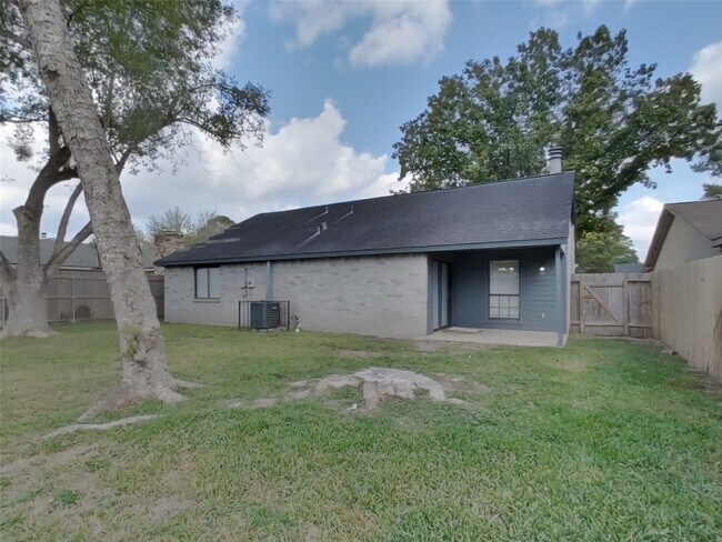 Building Photo - 2806 Quail Run Dr