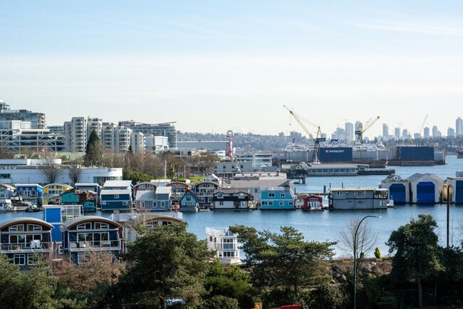 Photo - 755 Harbourside Dr Unit 610