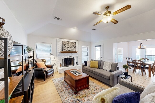 Photo - 941 Lakeridge Dr