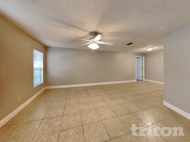 Photo - 818 Tarawood Ln