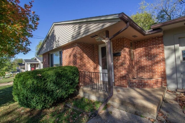 Photo - 517 E 2nd St