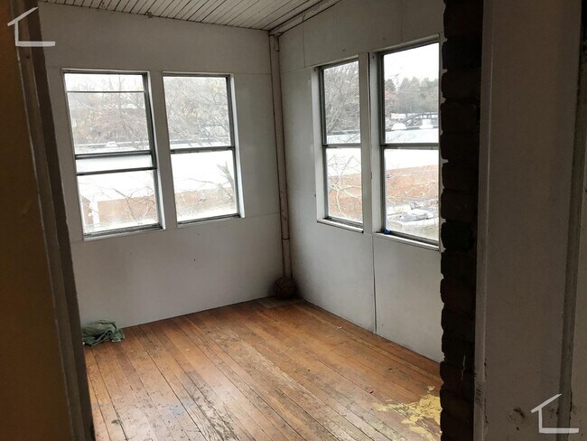 Photo - Beautiful 4.5 Bed Unit With Great Location in Brookline Available 9/1/26