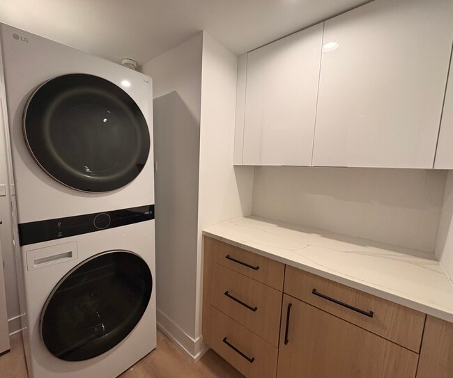 Photo - 1875 N Dayton St