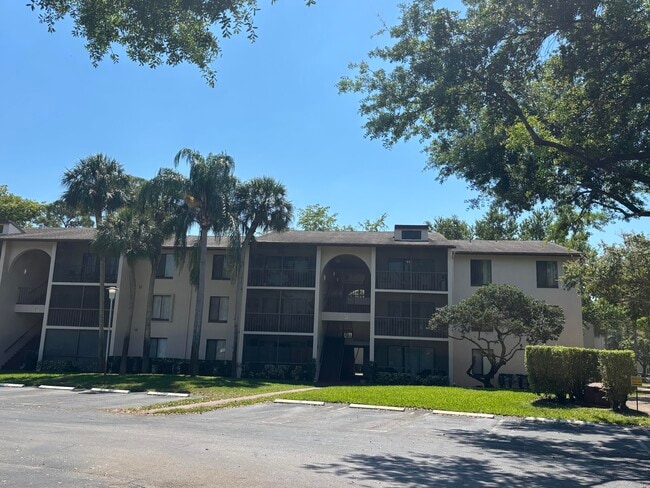 Building Photo - 201 Foxtail Dr Unit G2