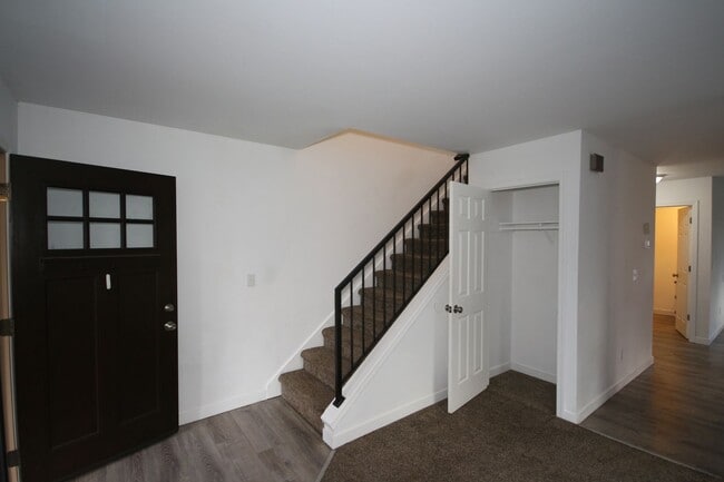 Building Photo - Updated Tacoma Home with Spacious Layout & Fully Fenced Yard