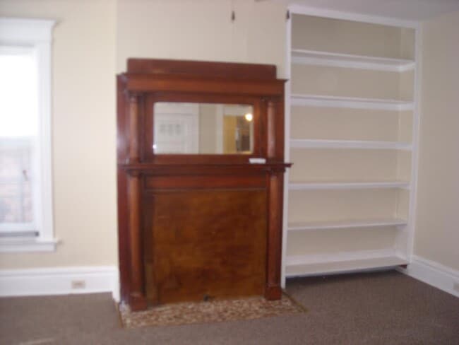 Large dining area off of kitchen - 339 S Aiken Ave Apartments Unit 2