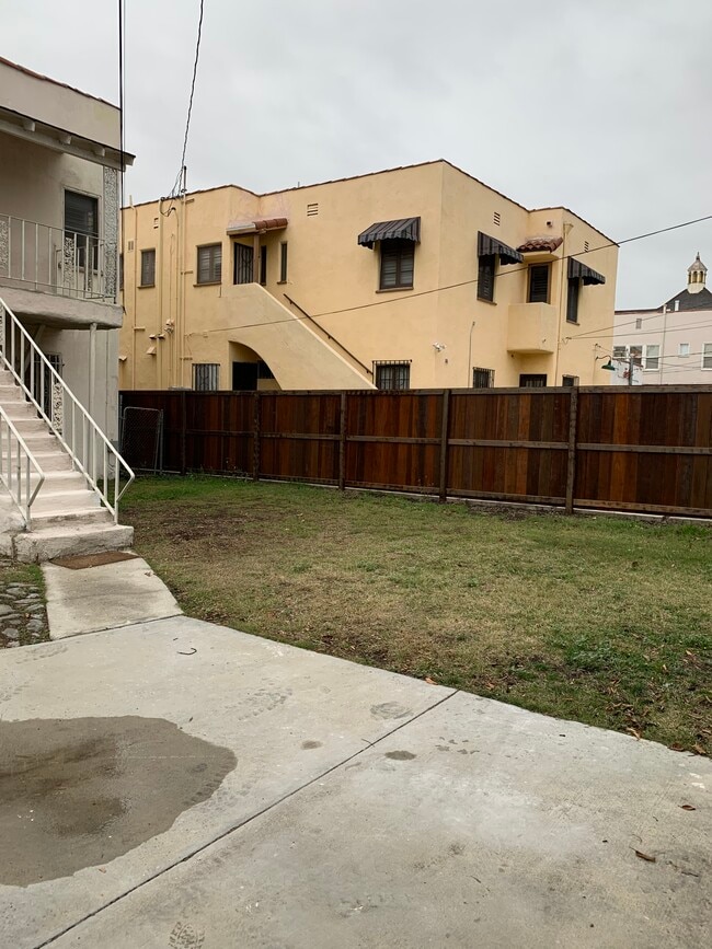 Apartment Entry In Backyard Of Building - 824 1/2 S Curson Ave Unit 824 1-2