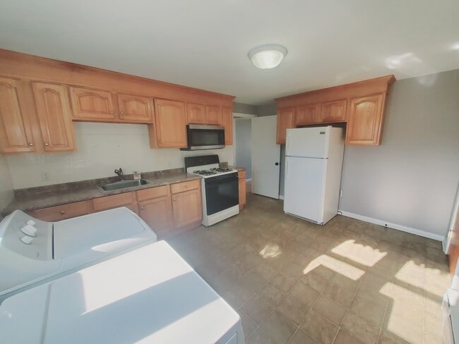 Building Photo - 47 Park St Unit 2