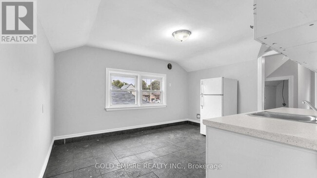 Photo - 908 Trafalgar St Unit UPPER