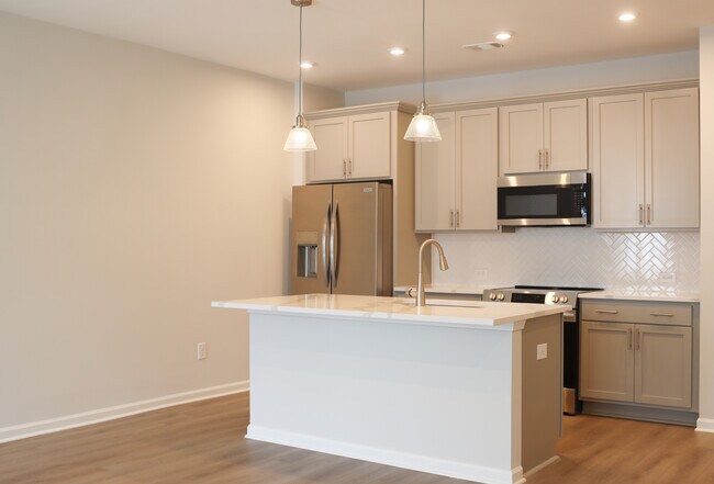 Photo - 493 Crown Dr