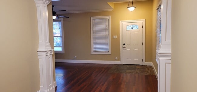 Building Photo - Cute House for Rent in Roseville!