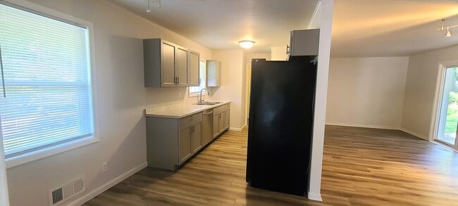Photo - 1584 Greenwood Dr NW
