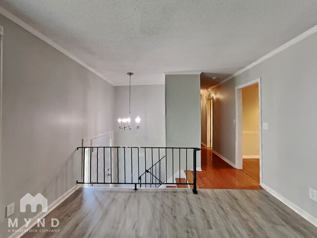 Photo - 532 Windy Ln