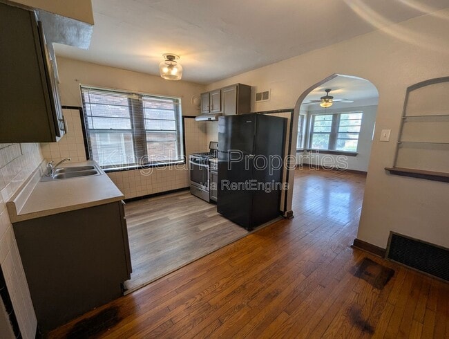 Building Photo - 3910 Chippewa St Unit 1f