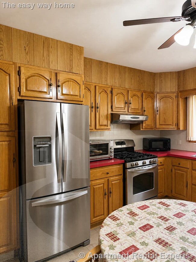 Building Photo - 25 Hall St Unit #2F