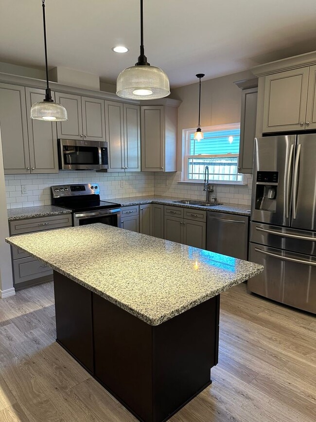 Photo - 3/2 in THE perfect location. Close to everything.