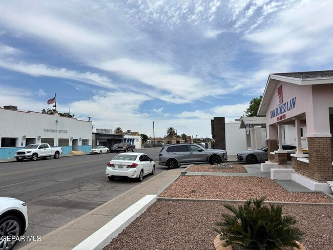 Photo - 3004 Yandell Dr