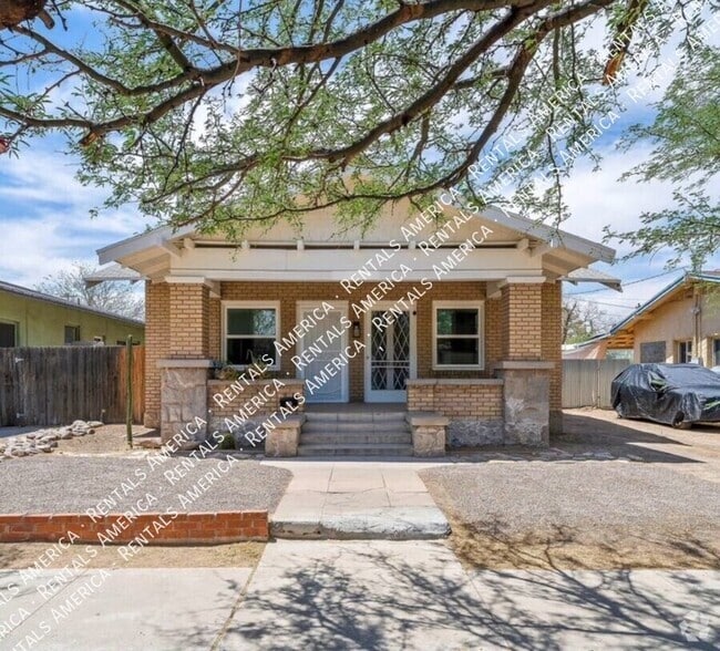 Building Photo - 642 E 8th St Rental